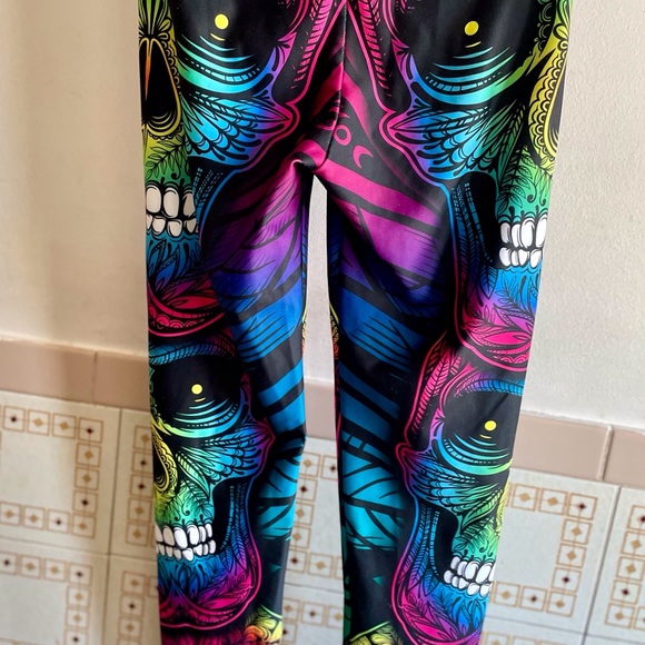 GearBunch athletic leggings, Skulls, Mandala, sz Small, 34 ins. long, 2 pairs. - Picture 8 of 12